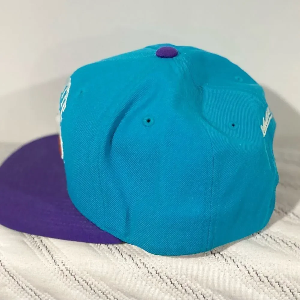Vintage Mitchell & Ness Charlotte Hornets SnapBack Hat - Picture 4 of 6